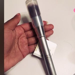 New IT Cosmetic Brush